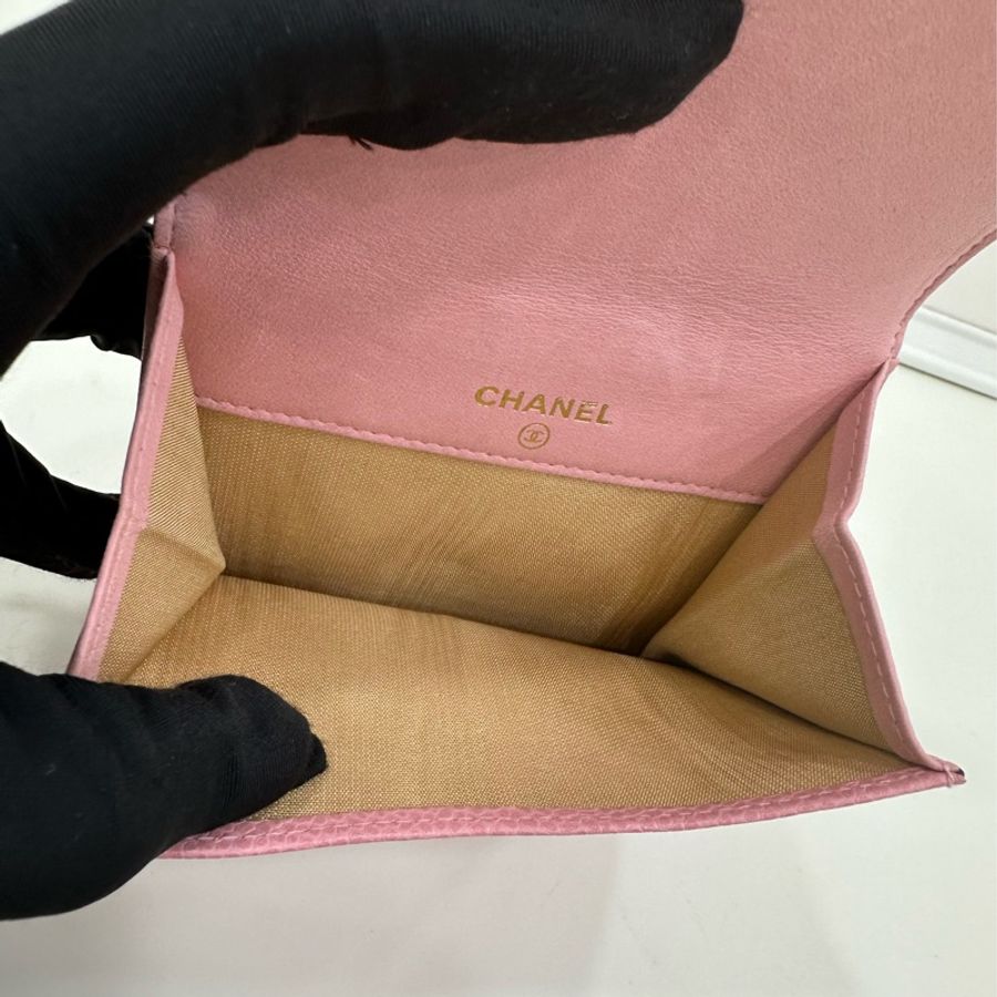 Chanel 香奈兒 櫻花粉魚子醬荔枝紋小皮夾 8開有卡 可以自己加個小鍊子當小包被背很棒哦 整體成色不錯 無明顯瑕疵-7