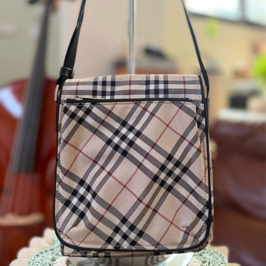 🌸 🩶 【BURBERRY 經典格紋尼龍斜背包】 |經典款-0
