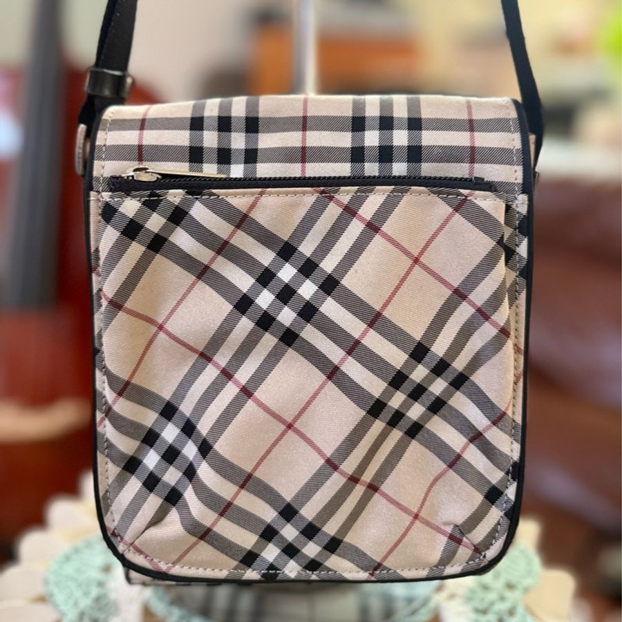 🌸 🩶 【BURBERRY 經典格紋尼龍斜背包】 |經典款-1