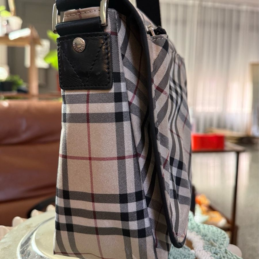 🌸 🩶 【BURBERRY 經典格紋尼龍斜背包】 |經典款-2