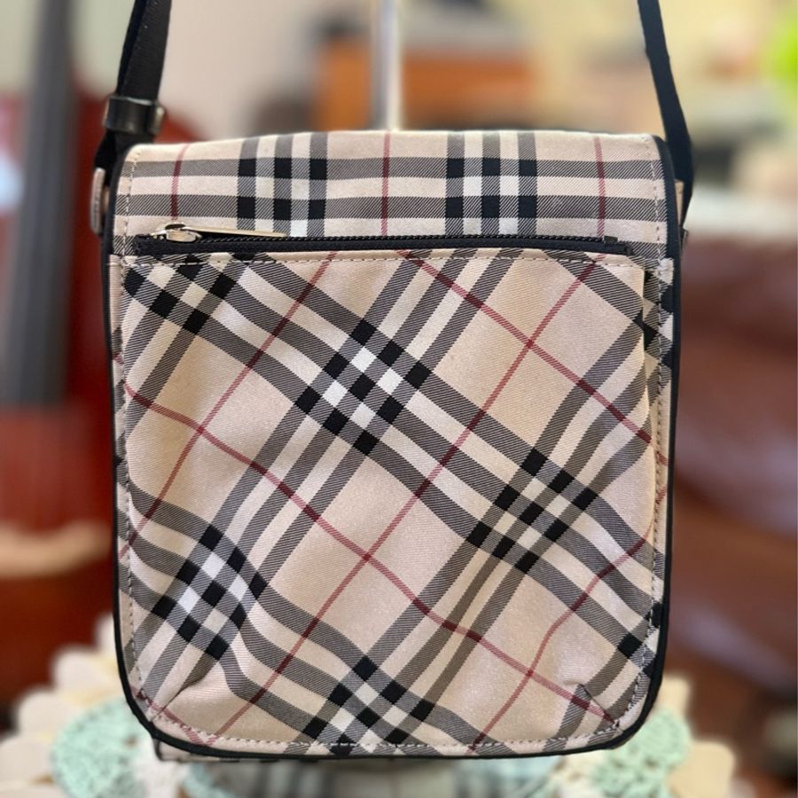 🌸 🩶 【BURBERRY 經典格紋尼龍斜背包】 |經典款-6
