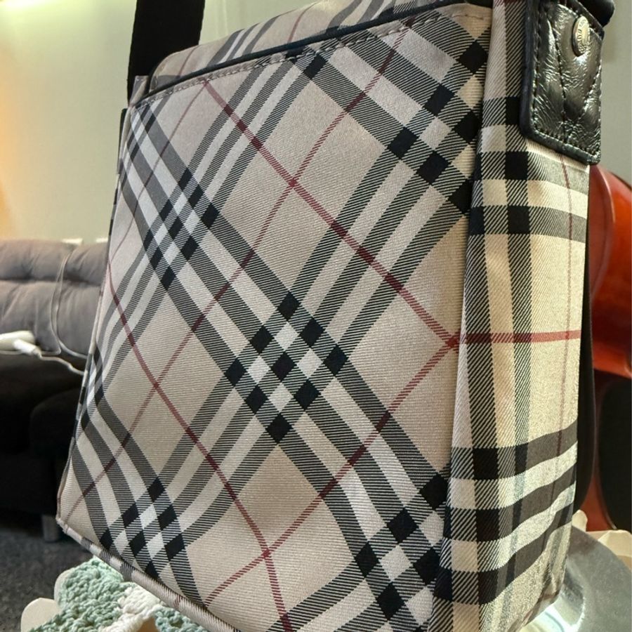🌸 🩶 【BURBERRY 經典格紋尼龍斜背包】 |經典款-8