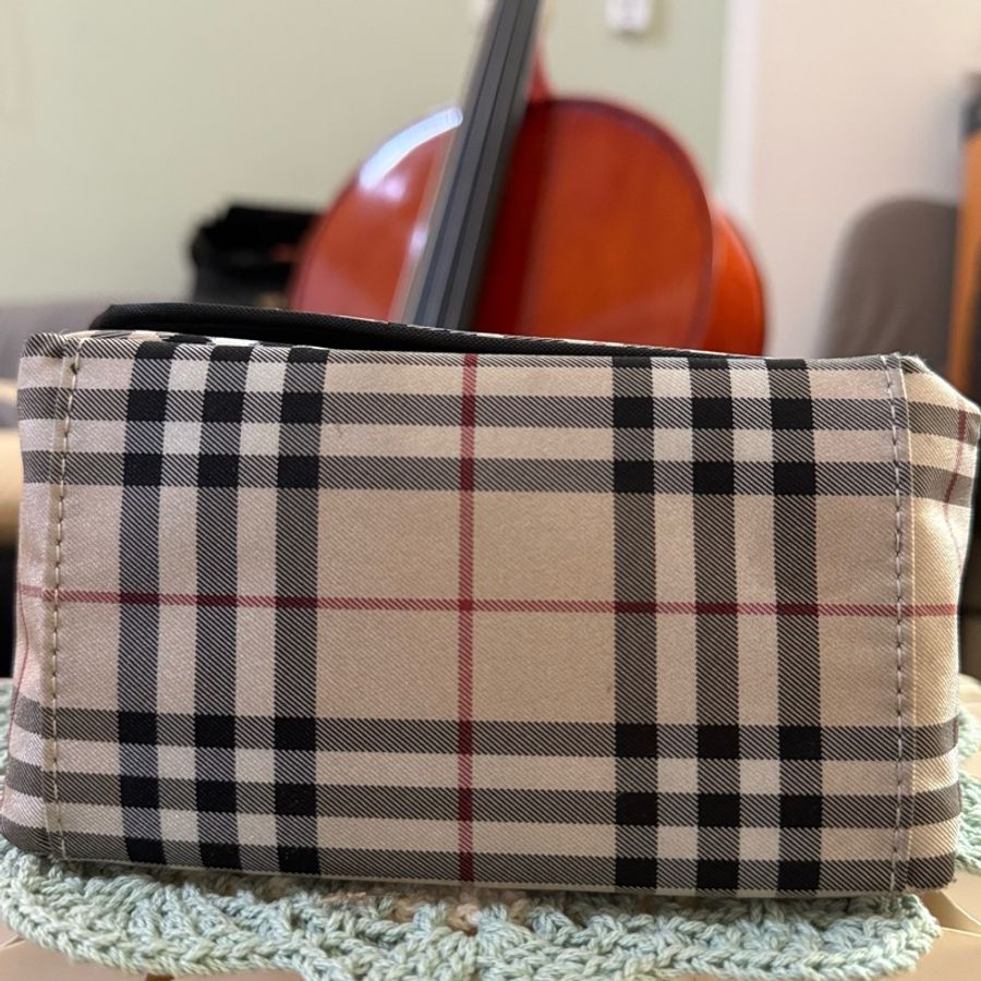 🌸 🩶 【BURBERRY 經典格紋尼龍斜背包】 |經典款-11