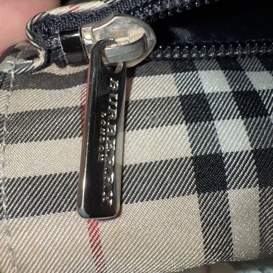 🌸 🩶 【BURBERRY 經典格紋尼龍斜背包】 |經典款-25