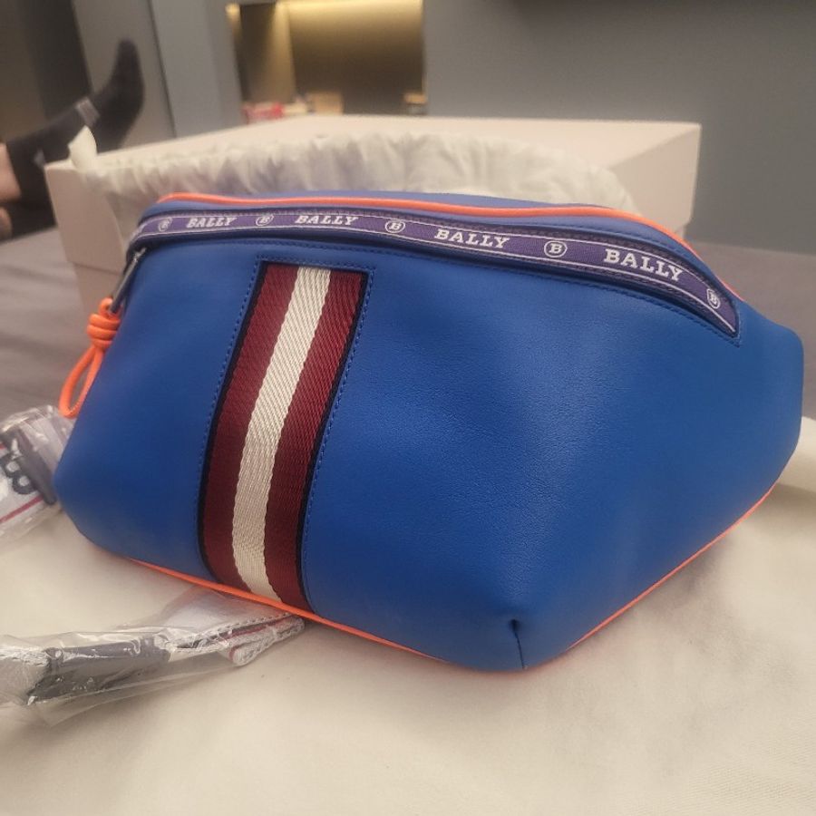 Bally （最後降價）斜揹包 胸包 男生 女生（絕版品）全新-3