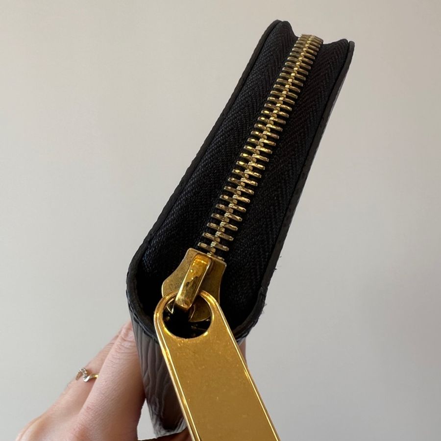 LV 黑Epi牛皮金釦ㄇ拉長夾M61857-4
