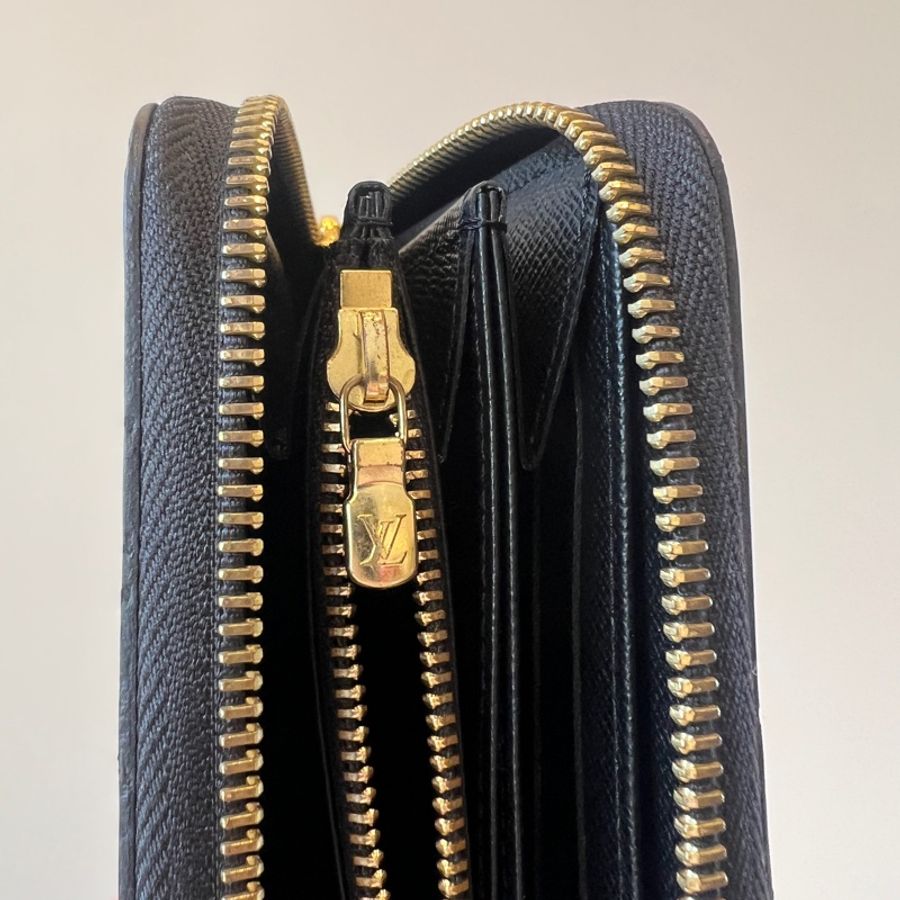 LV 黑Epi牛皮金釦ㄇ拉長夾M61857-16