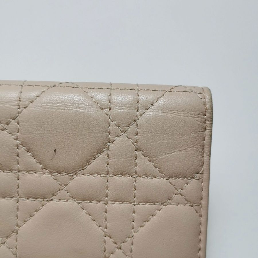 Dior Lady Dior 戴妃包羊皮純色藤格紋 Logo 字母吊飾卡包-9