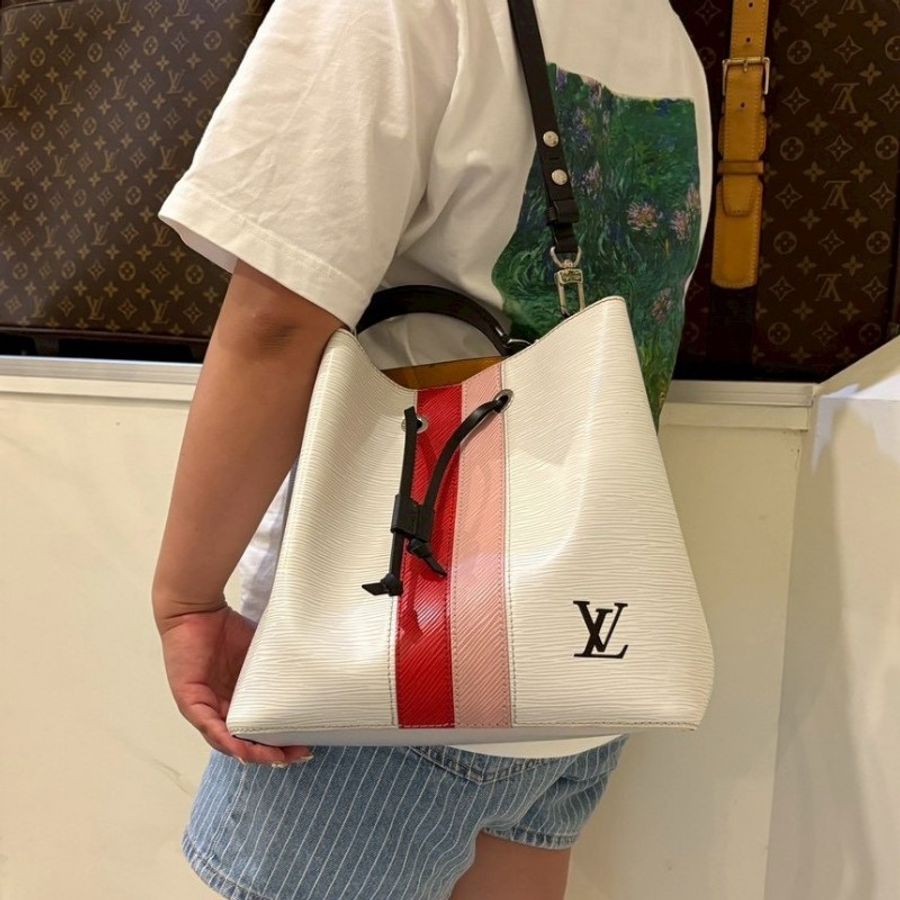 LV 白epi 紅/粉直條兩用束口水桶包-3