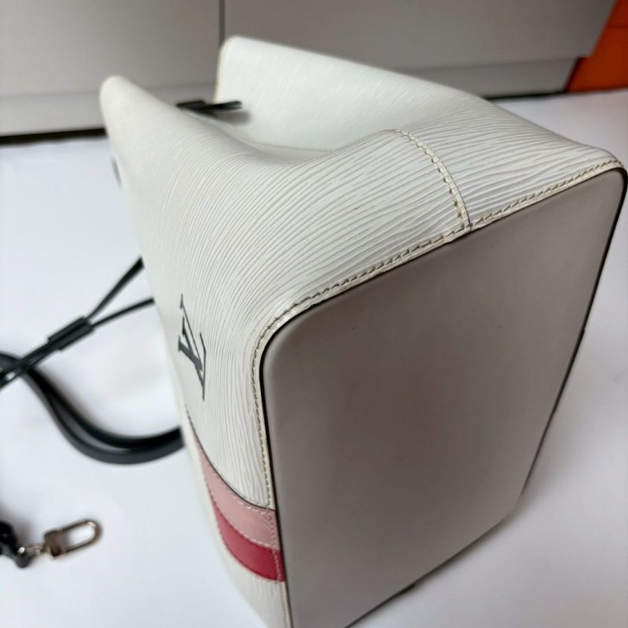 LV 白epi 紅/粉直條兩用束口水桶包-10