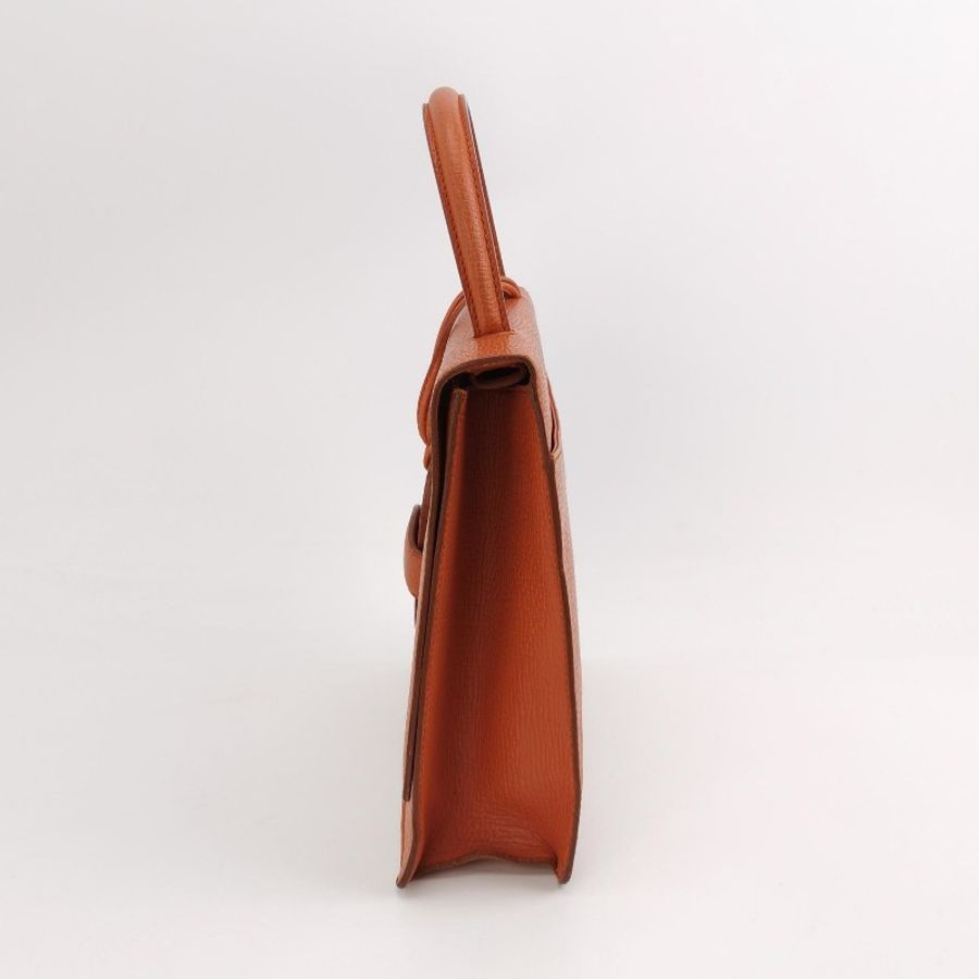 Loewe Barcelona牛皮純色三角形封扣斜挎包-2