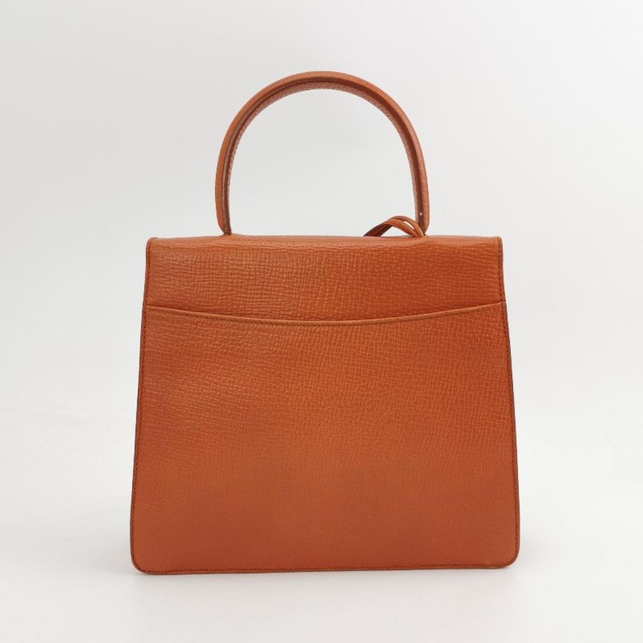 Loewe Barcelona牛皮純色三角形封扣斜挎包-3