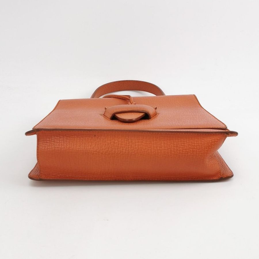 Loewe Barcelona牛皮純色三角形封扣斜挎包-4