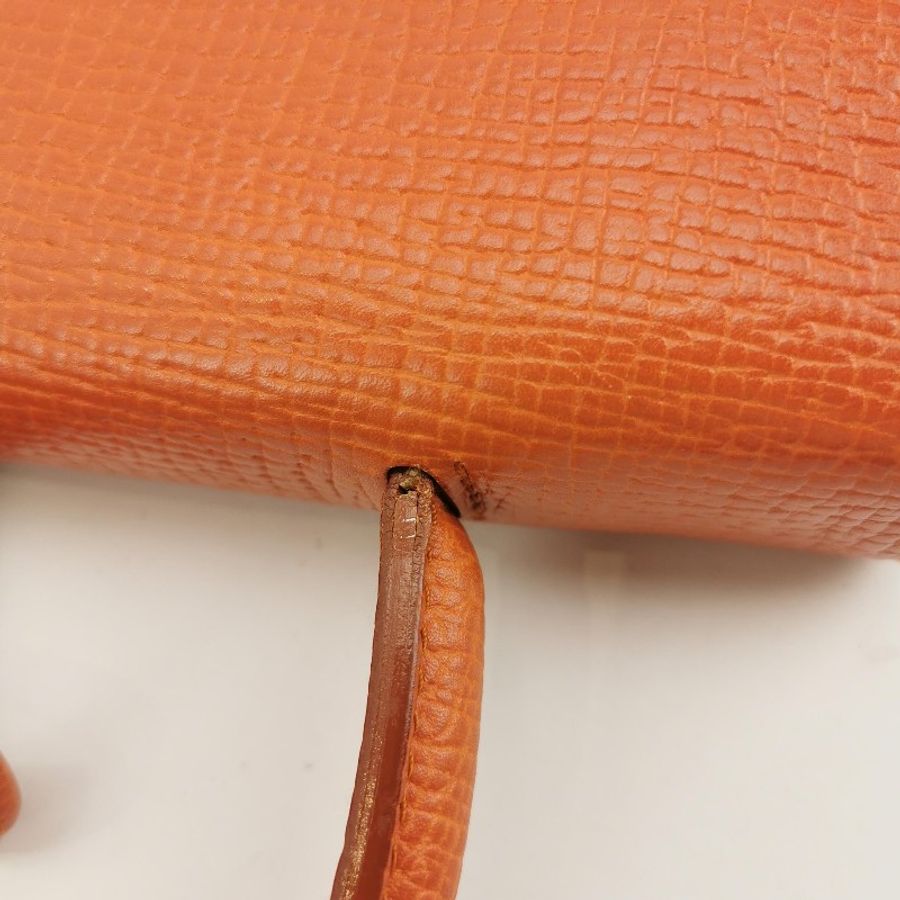 Loewe Barcelona牛皮純色三角形封扣斜挎包-11