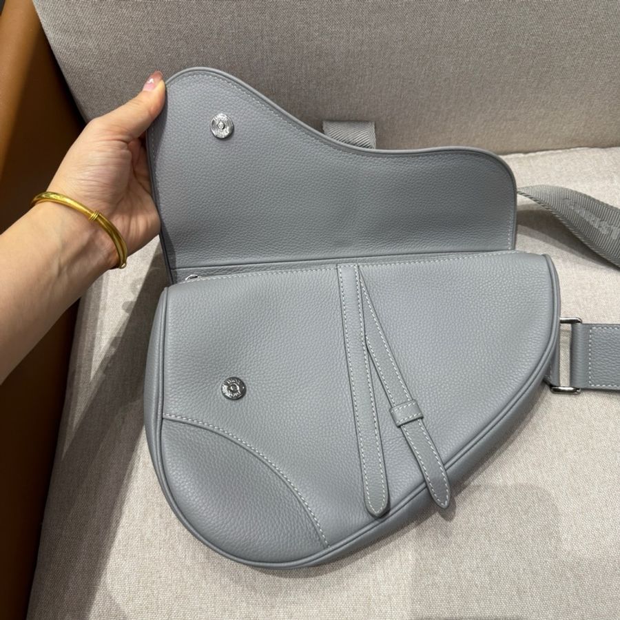Dior 灰色1947馬鞍胸包 尺寸約27*20*4 22年-4