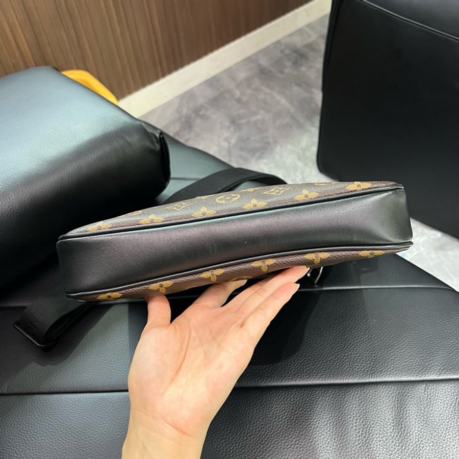 LV 老花郵差包斜挎包 尺寸約27x30-2