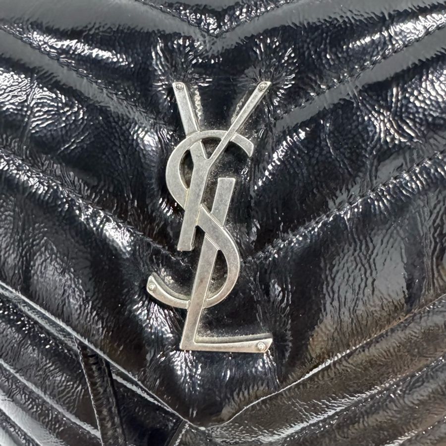 YSL 聖羅蘭黑銀V紋牛皮LouLou雙肩包,油臘皮-13
