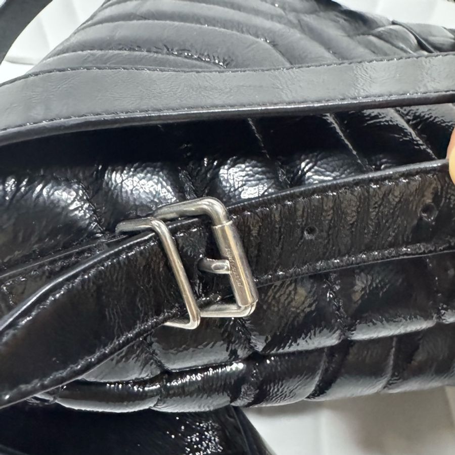 YSL 聖羅蘭黑銀V紋牛皮LouLou雙肩包,油臘皮-14