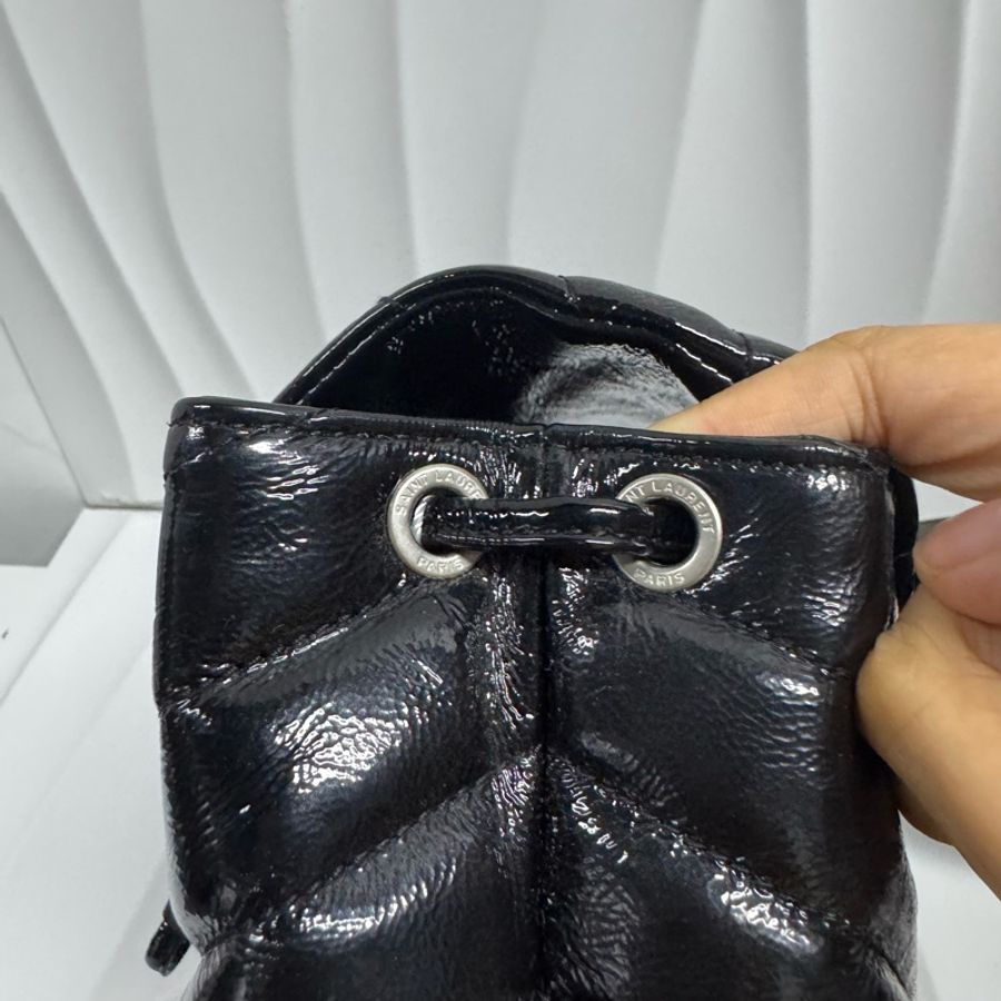 YSL 聖羅蘭黑銀V紋牛皮LouLou雙肩包,油臘皮-15