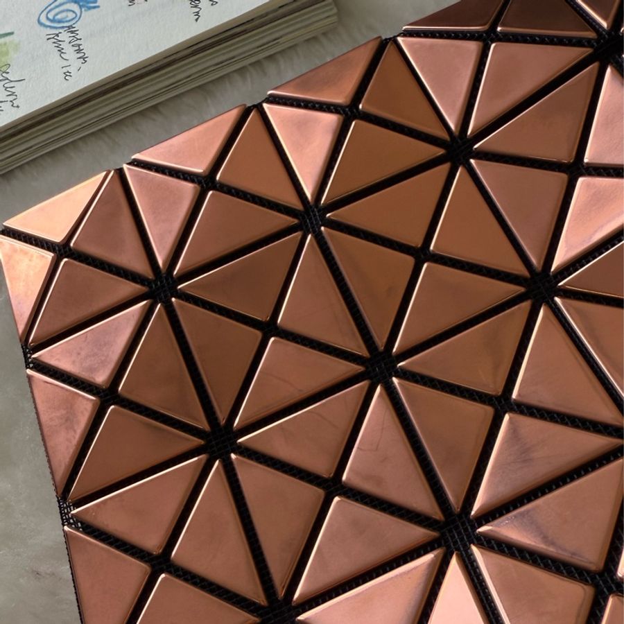 Bao Bao 7X7 亮面金屬色手提包(古銅橘)-9