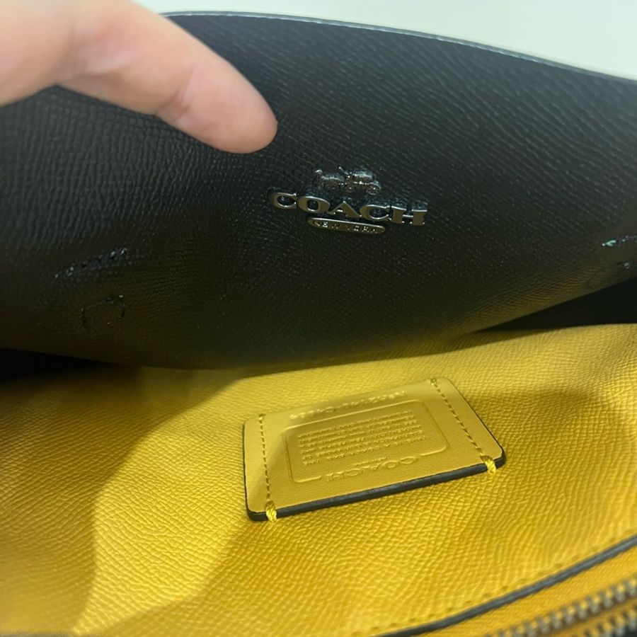 Coach 肩側背包 墨綠色皮革包 有黃色夾層-9