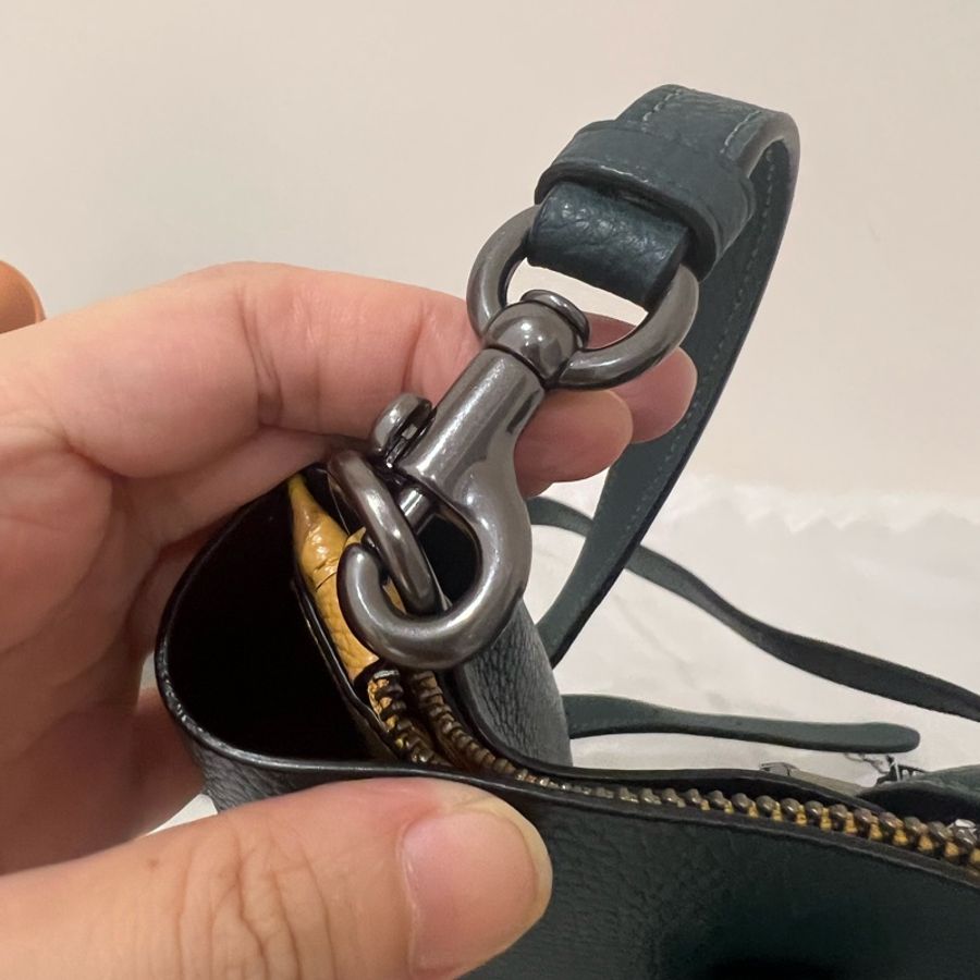 Coach 肩側背包 墨綠色皮革包 有黃色夾層-14
