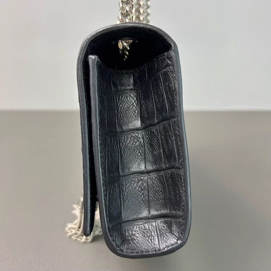 YSL/SAINT LAURENT Kate黑色鱷魚壓紋流蘇包 可以單肩斜挎 標誌性流蘇隨着步伐晃動 又酷又颯 不管是約會還是出街都超吸睛 尺寸:16.5*11.5*4CM-3