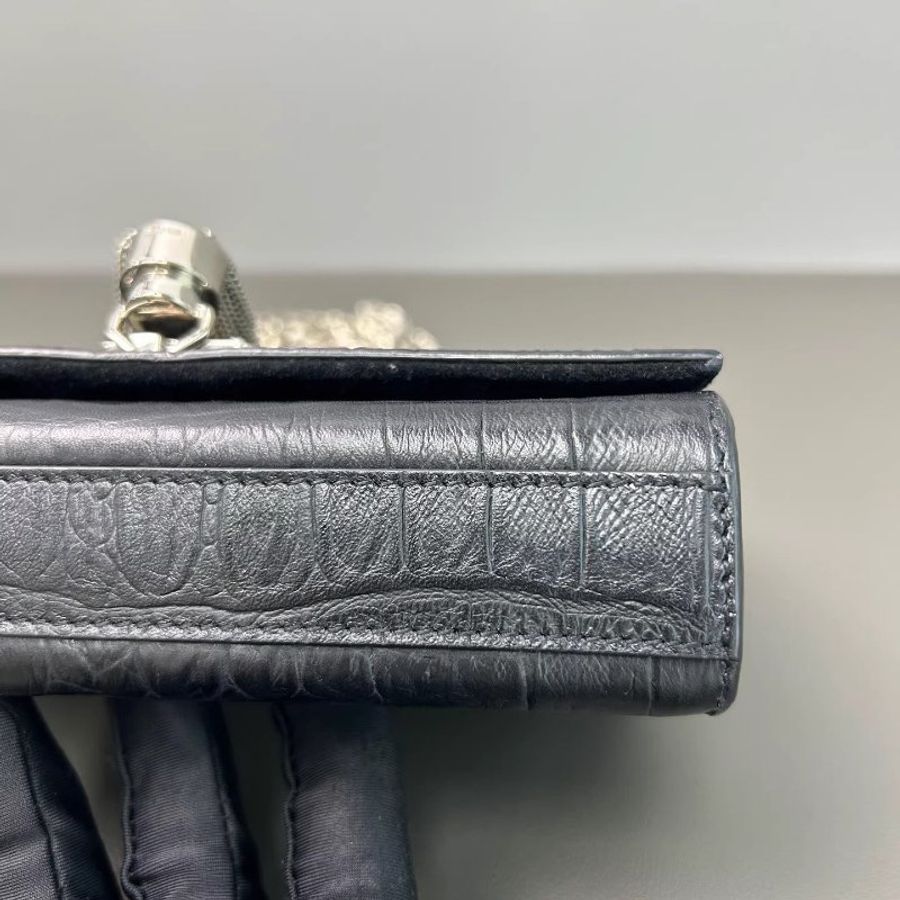 YSL/SAINT LAURENT Kate黑色鱷魚壓紋流蘇包 可以單肩斜挎 標誌性流蘇隨着步伐晃動 又酷又颯 不管是約會還是出街都超吸睛 尺寸:16.5*11.5*4CM-5