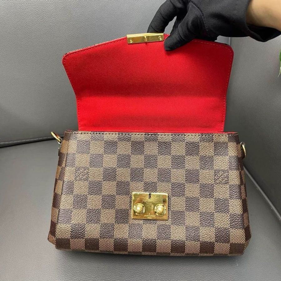 LV/路易威登 Croisette系列棕棋盘格流苏邮差包 手提单肩斜挎都，经典耐看的一款邮差 棕色配皮好打理 上班通勤 日常百搭款  尺寸：22*15*9CM 附件：肩带 流苏-7