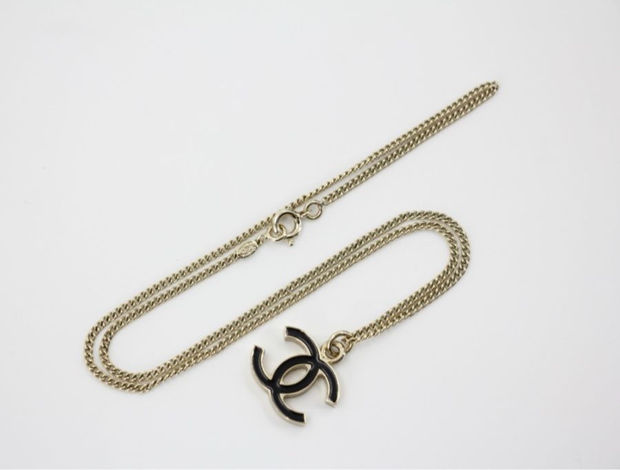 Chanel Vintage 07V 琺瑯經典黑色CC淡金頸鏈-6