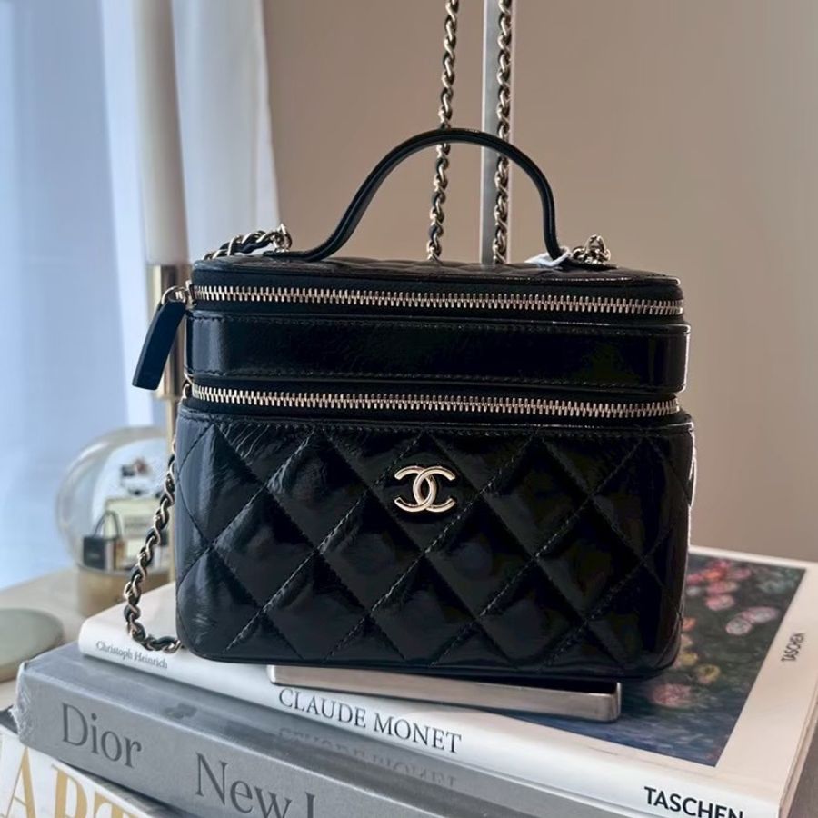 CHANEL 黑色漆皮雙層化妝箱包 芯片款-0