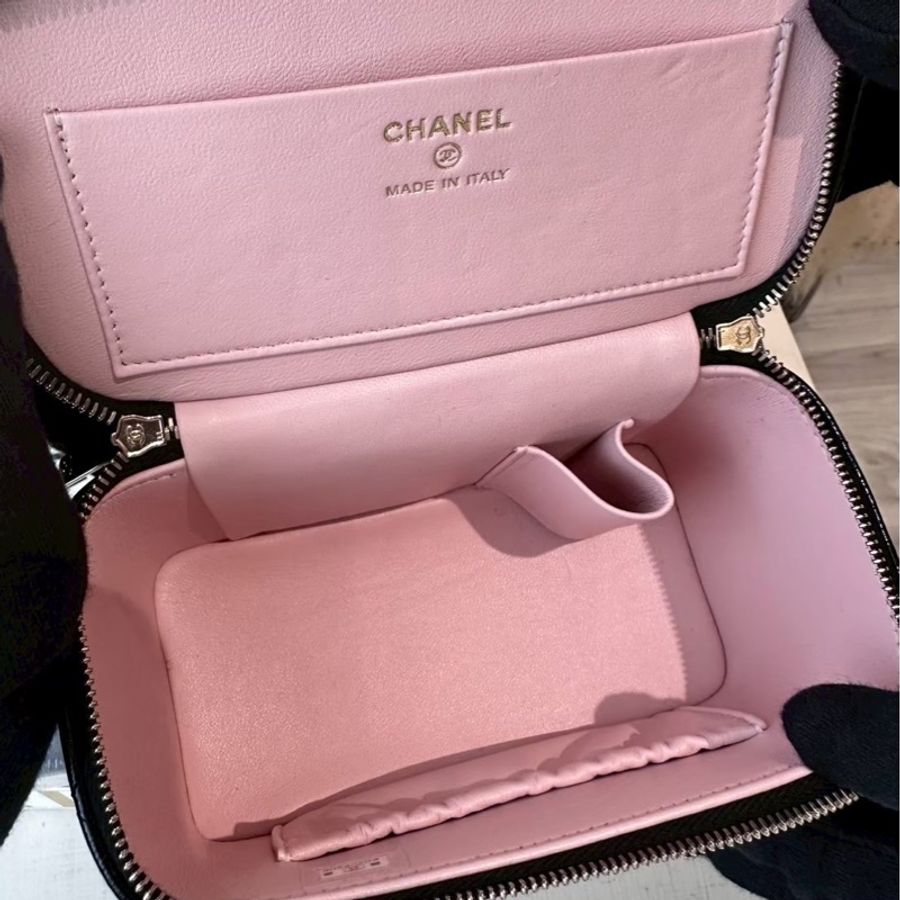 CHANEL 黑色漆皮雙層化妝箱包 芯片款-7