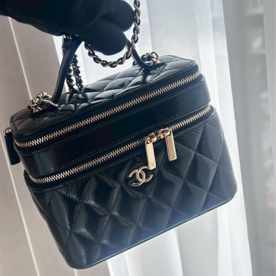 CHANEL 黑色漆皮雙層化妝箱包 芯片款-11
