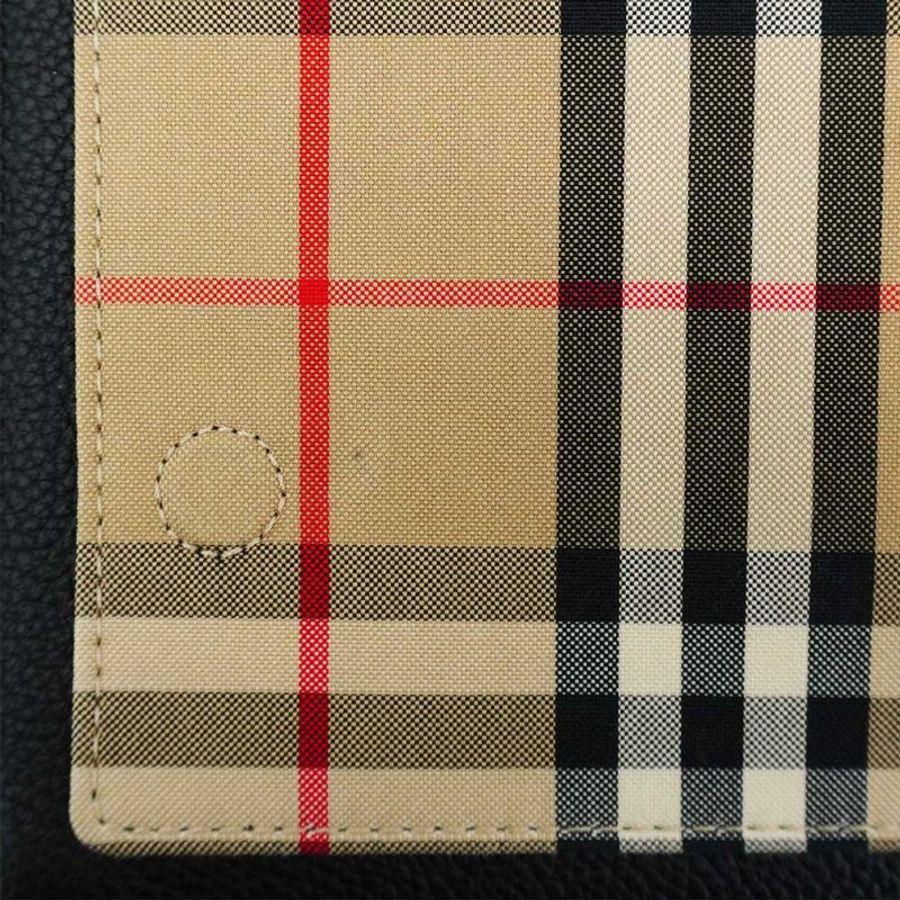 Burberry 展示品 Vintage 格纹拼皮革 Note 斜背包-中款(8021110-黑)-7