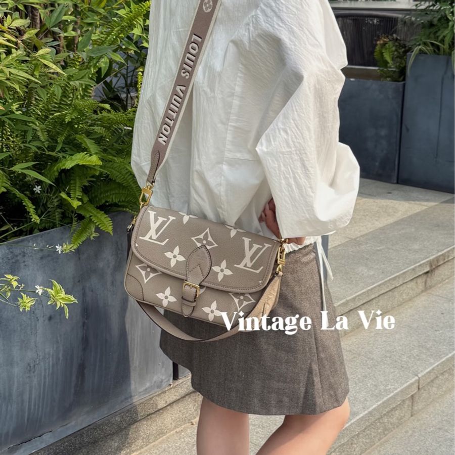 全新Louis Vuitton斑鳩灰全皮Diane法棍手提側背斜背包M46583-22