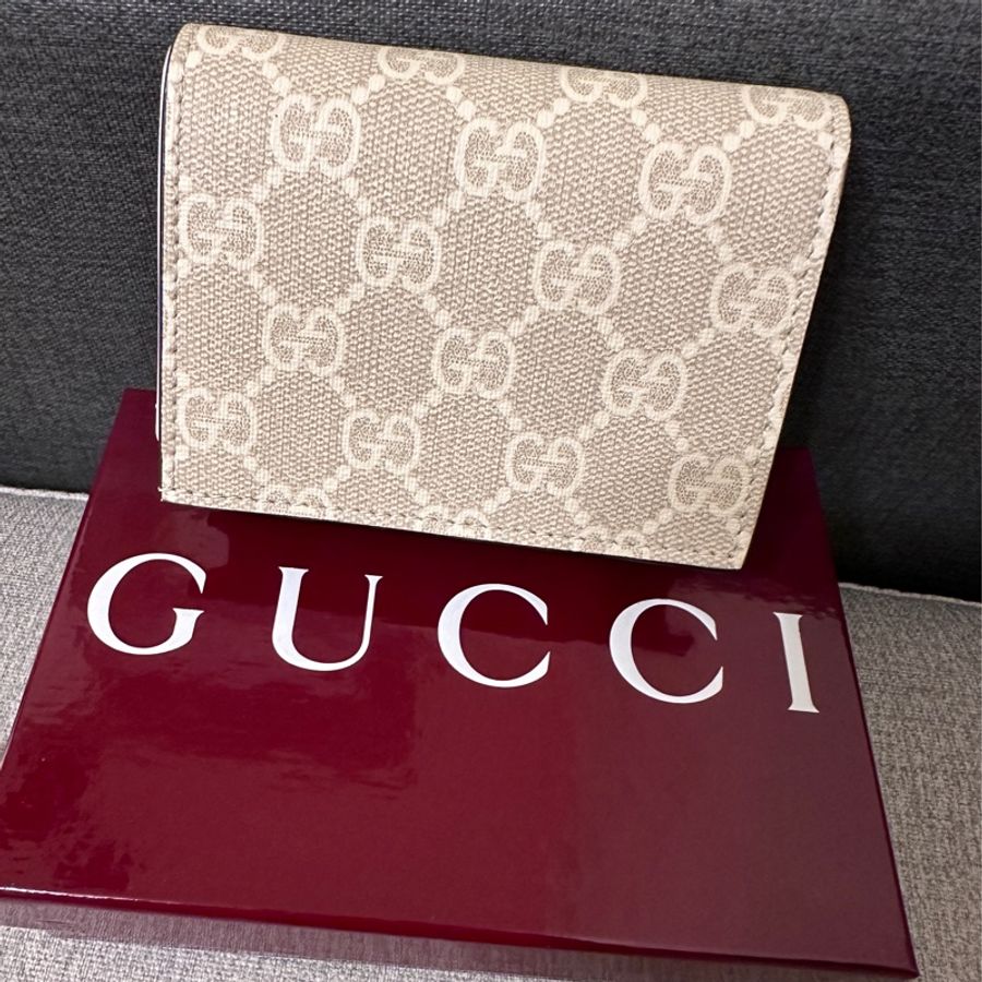 GUCCI 奶茶白老花短夾-1