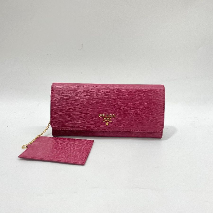 Prada 莓紅色牛皮金釦10卡下蓋長夾-1