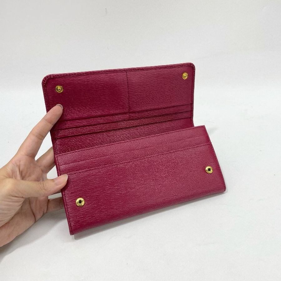 Prada 莓紅色牛皮金釦10卡下蓋長夾-9