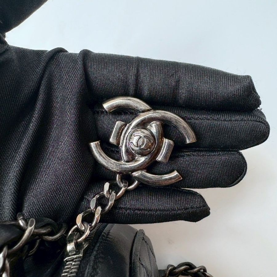 Chanel 霧銀鍊黑皮斜格拼菱格雙拉鍊相機斜背包-2