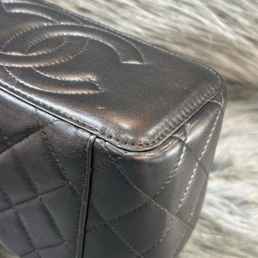 CHANEL AP2846 VANITY CASE COCO HANDLE 黑色羊皮金鍊 化妝包化妝箱長盒子斜背包-9