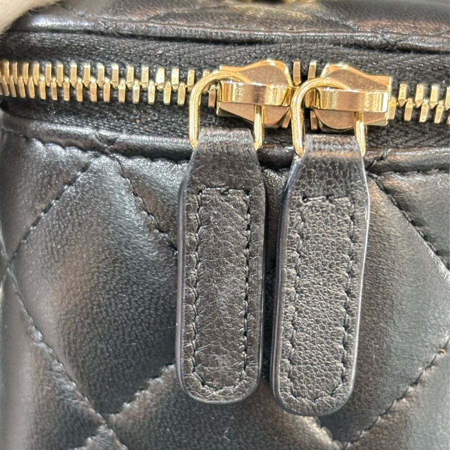 CHANEL AP2846 VANITY CASE COCO HANDLE 黑色羊皮金鍊 化妝包化妝箱長盒子斜背包-13