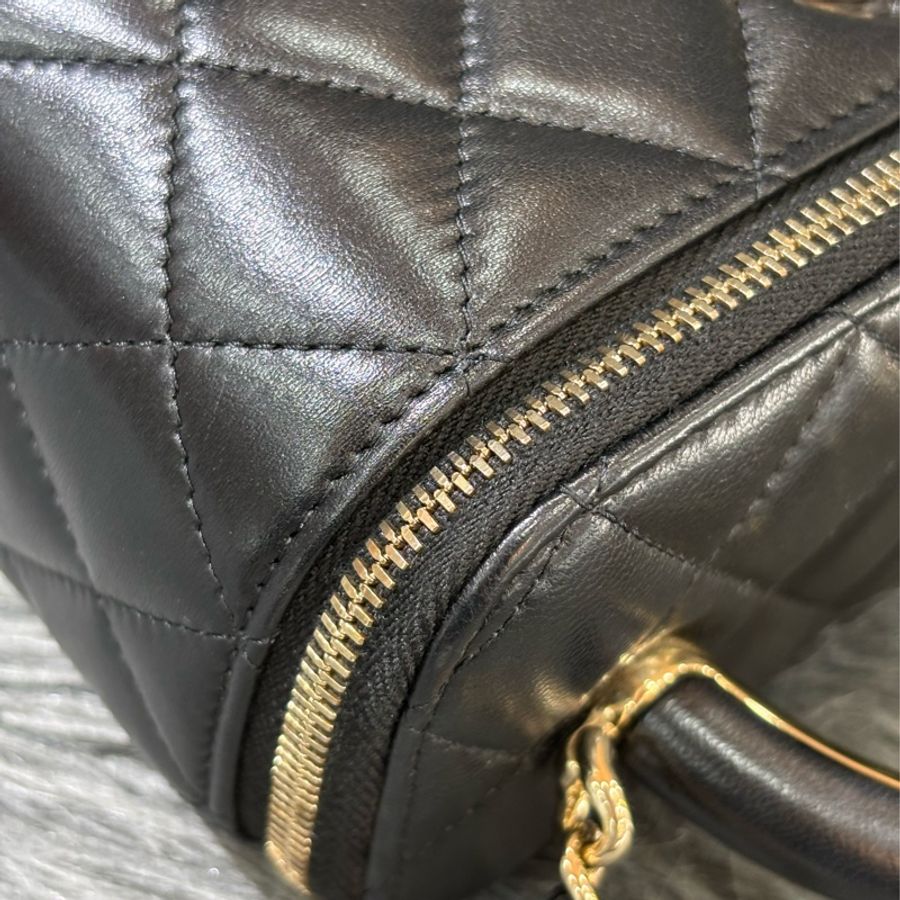 CHANEL AP2846 VANITY CASE COCO HANDLE 黑色羊皮金鍊 化妝包化妝箱長盒子斜背包-23
