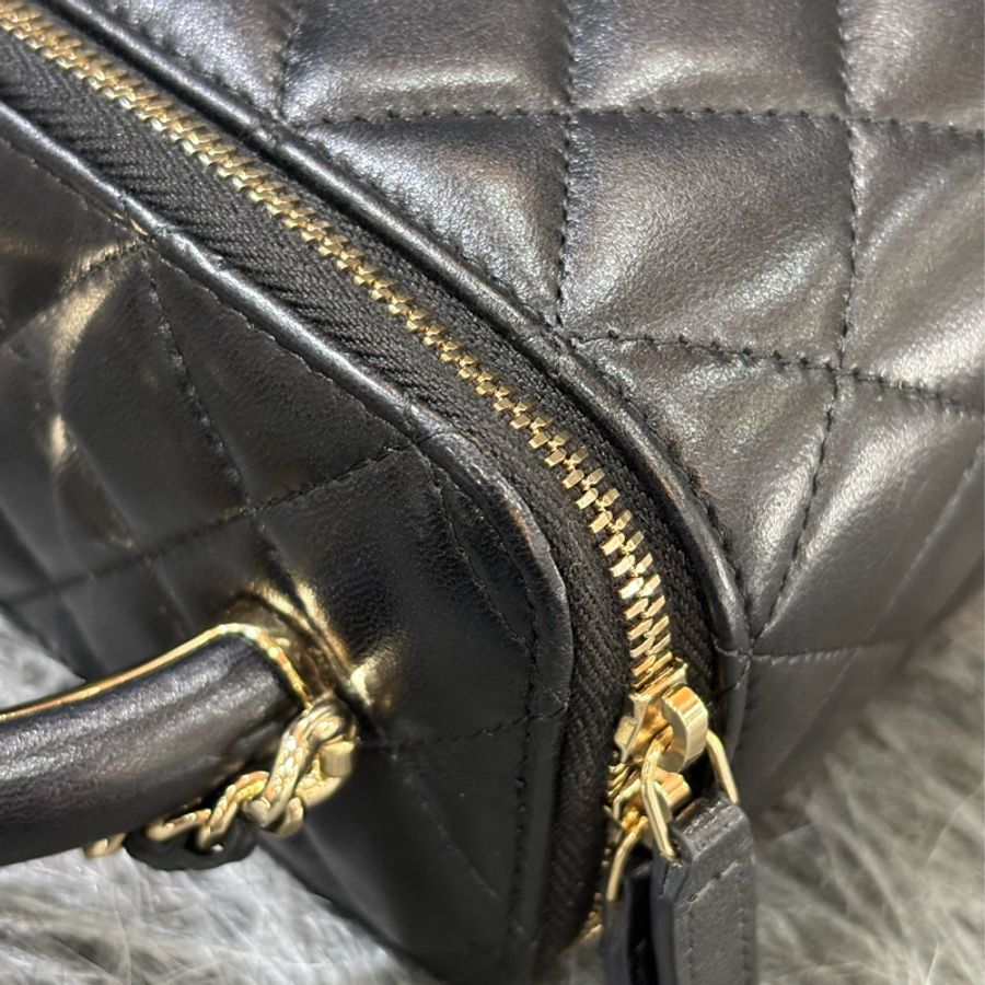 CHANEL AP2846 VANITY CASE COCO HANDLE 黑色羊皮金鍊 化妝包化妝箱長盒子斜背包-24