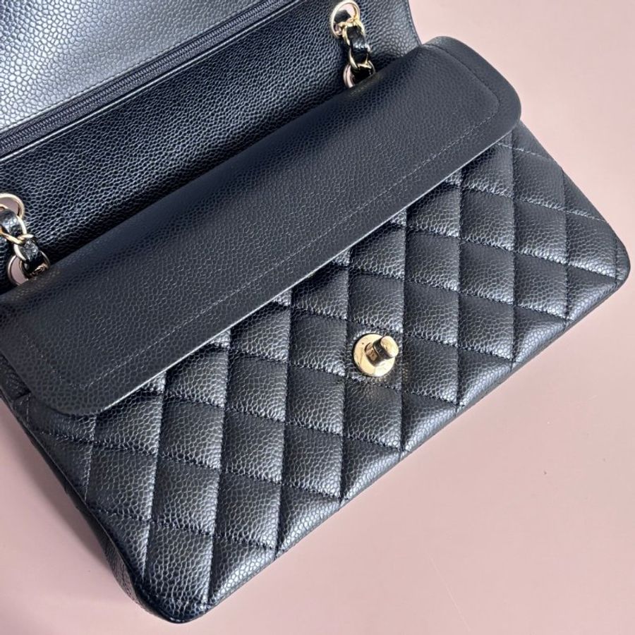 ::CHANEL:: A01112 Classic Flap 黑荔枝皮革 金雙C 經典 11.12 口蓋包 COCO 25-4