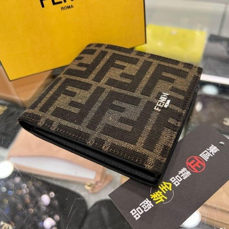 ㊣東區正精品㊣FENDI 7M0169 全新咖啡色老花帆布銀字8卡短夾 RZ5848-1