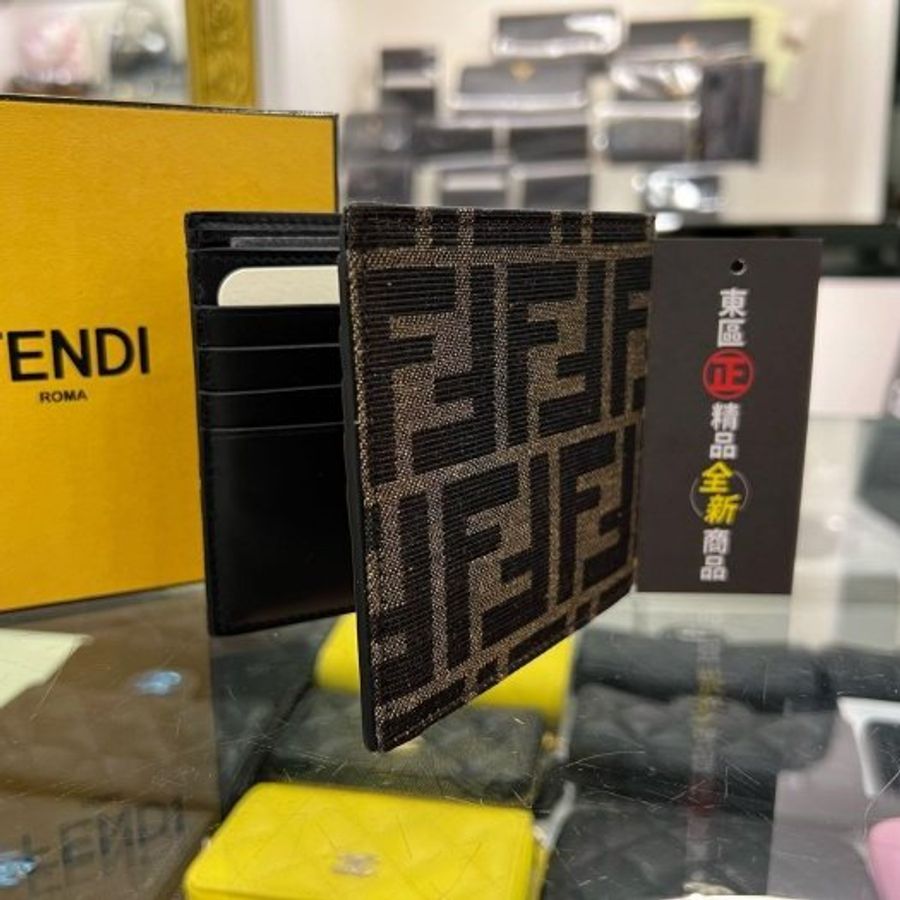 ㊣東區正精品㊣FENDI 7M0169 全新咖啡色老花帆布銀字8卡短夾 RZ5848-4