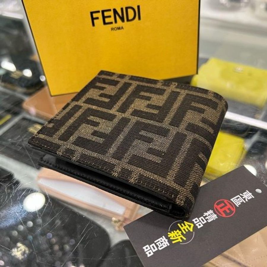 ㊣東區正精品㊣FENDI 7M0169 全新咖啡色老花帆布銀字8卡短夾 RZ5848-5