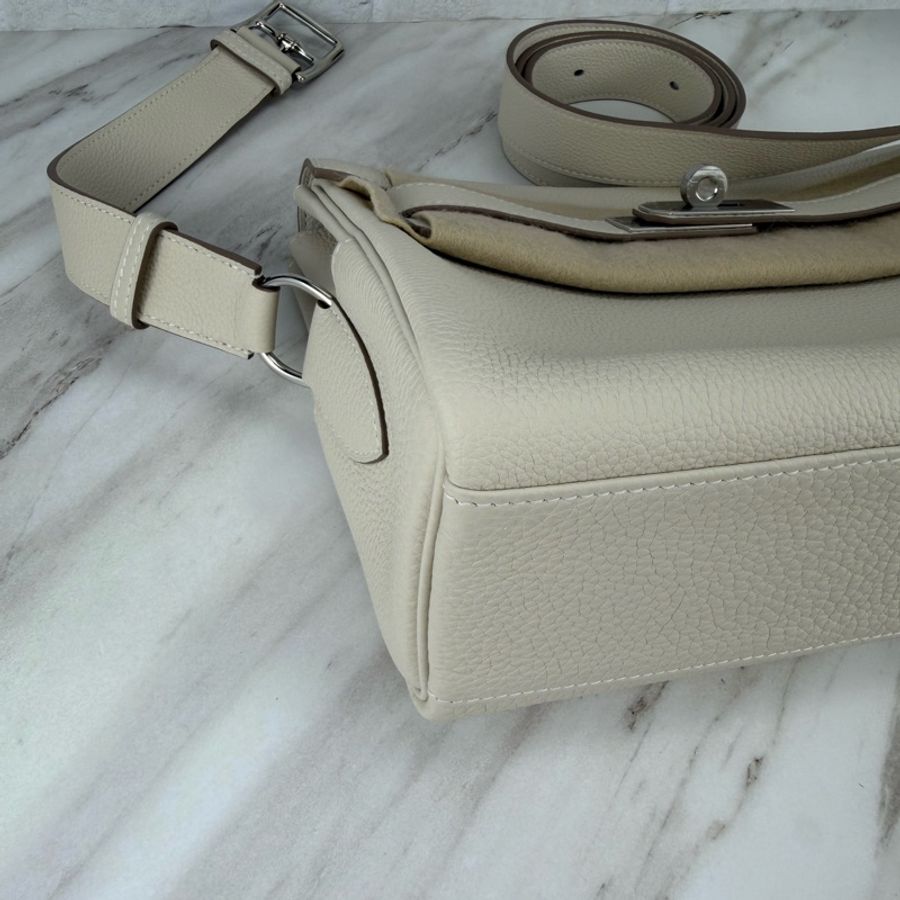 Kelly messenger PM 10 Craie 奶昔白銀釦 Kelly 郵差包-7