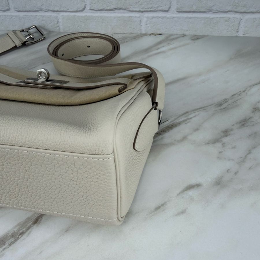 Kelly messenger PM 10 Craie 奶昔白銀釦 Kelly 郵差包-8