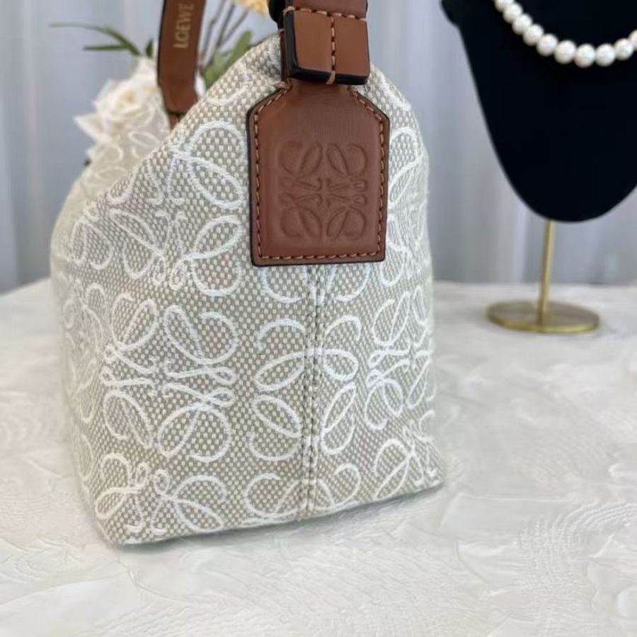 Loewe Cubi 白色飯盒包 小號 99新 20*16*11 配件塵袋-5